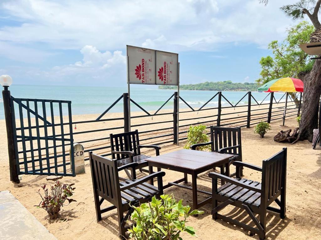 Tsunami Beach Hotel อารูกัมเบย์ ภายนอก รูปภาพ