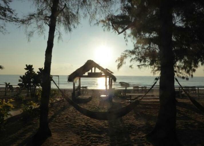 Tsunami Beach Hotel อารูกัมเบย์ ภายนอก รูปภาพ